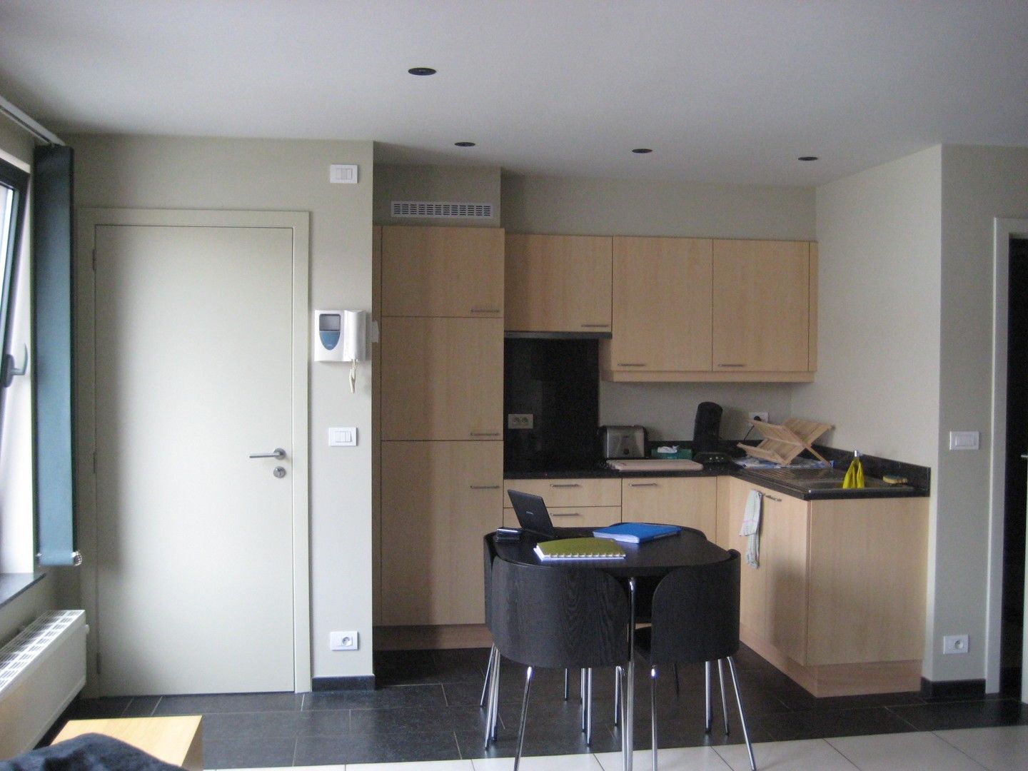 Moderne studio, ideaal gelegen op slechts een steenworp afstand van het centrum! foto {{pictureIndex}}