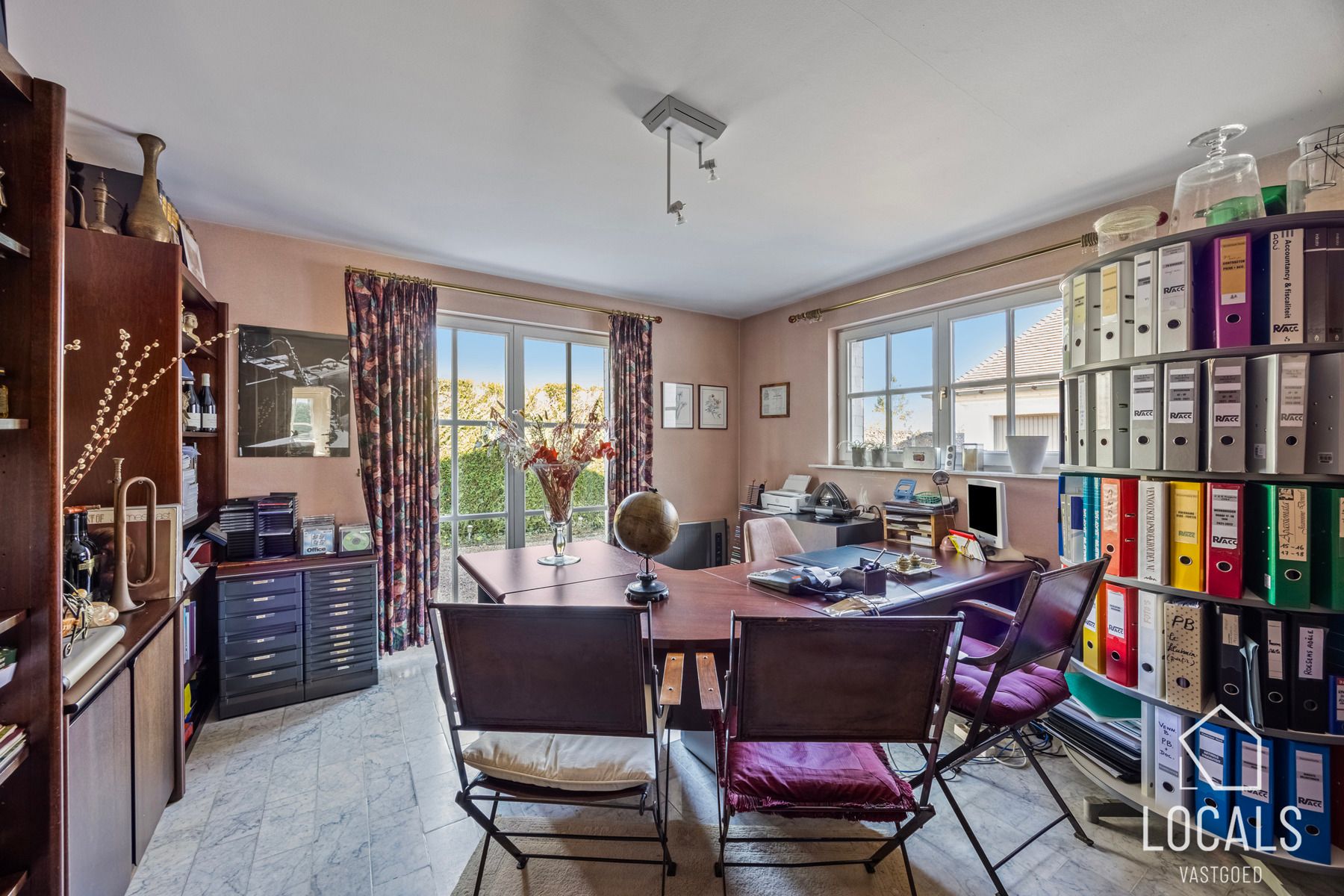 Tijdloze villa in doodlopende straat aan het bos foto 15
