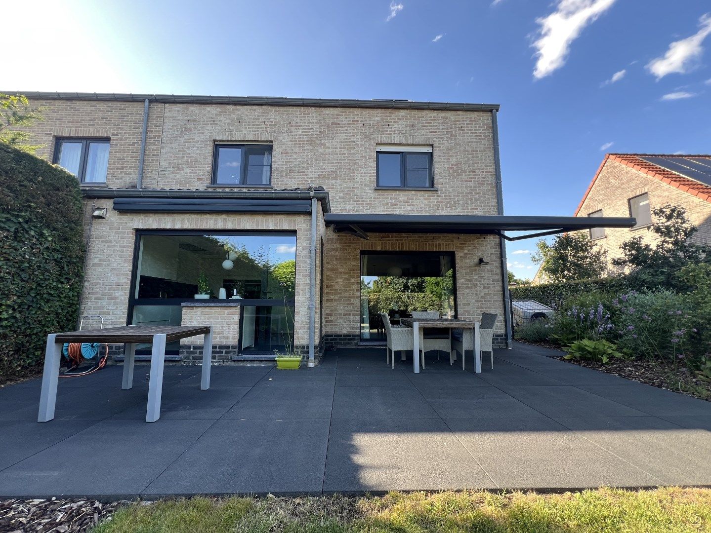Prachtige moderne woning op toplocatie met 4 slpks, garage, tuin en terras foto 3