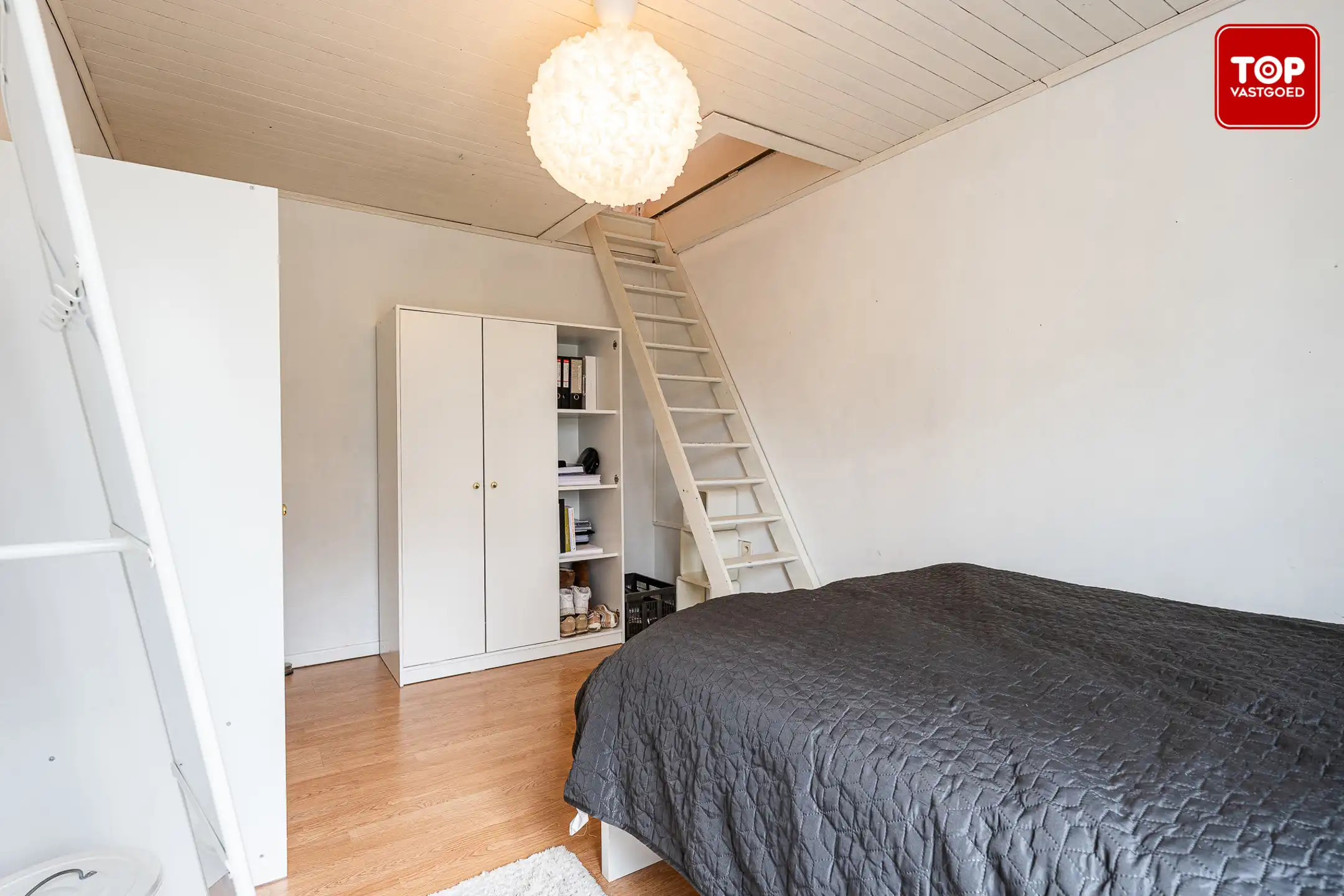 Op te frissen halfopen bebouwing met leuke tuin. foto 18