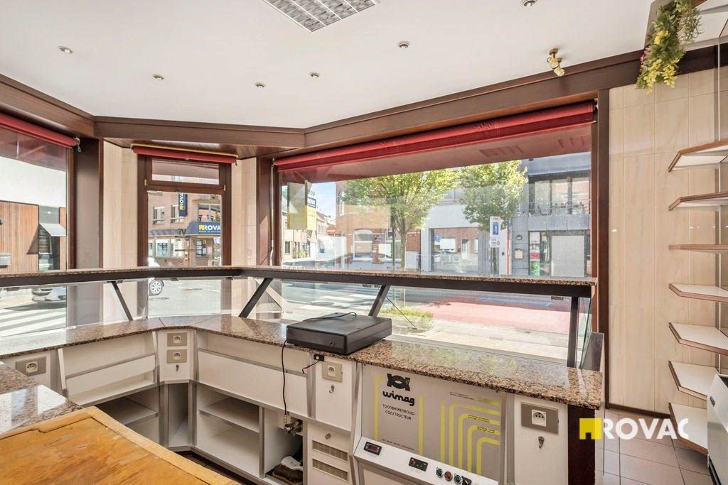 Zeer ruime woning met handelsmogelijkheden foto 5