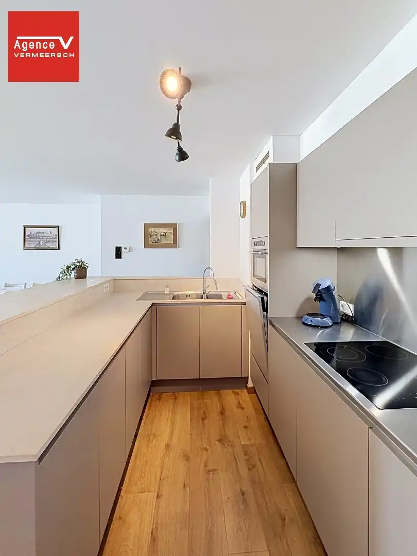 Lichtrijk woonappartement met ruim terras vlak bij zee.  foto 9