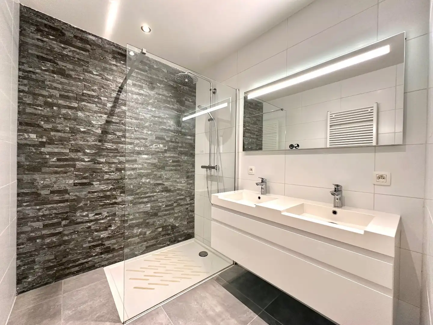 Gerenoveerd appartement gelegen op een topligging in Tongeren met 2 slaapkamers foto 11