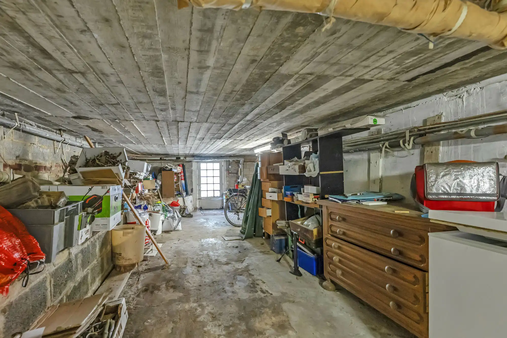 Ruime bungalow met uitzonderlijk potentieel op toplocatie foto 28
