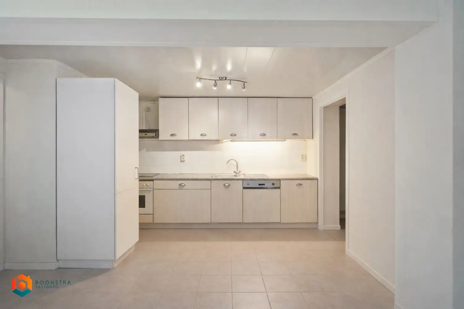 Te renoveren woning met 3 slaapkamers, tuin en garage foto 4