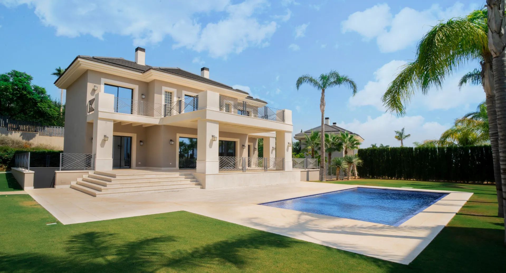 Luxe leven op hoog niveau – adembenemende nieuwbouwvilla met panoramisch zeezicht aan de Costa del Sol foto {{pictureIndex}}