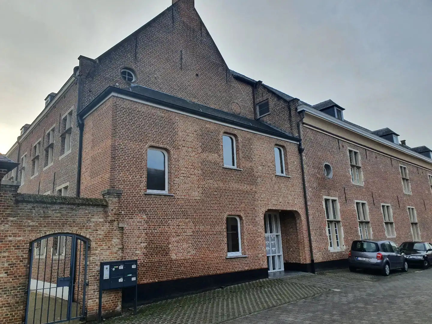 Duplex appartement met 2 ruime slaapkamers in het centrum van Geel! foto 2