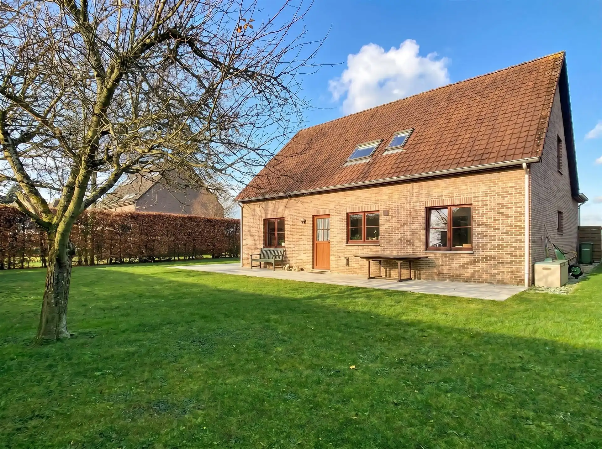 Ruime en gerenoveerde 5-Slaapkamer Villa met Tuin  foto {{pictureIndex}}