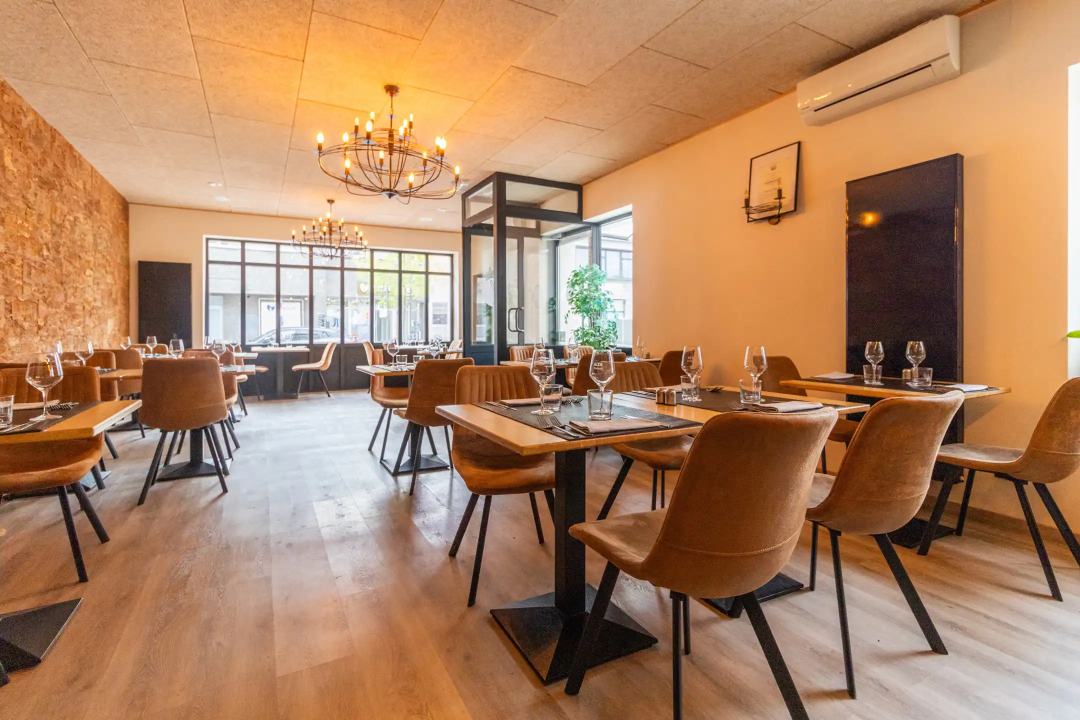 Commerciële ruimte te koop foto {{pictureIndex}}