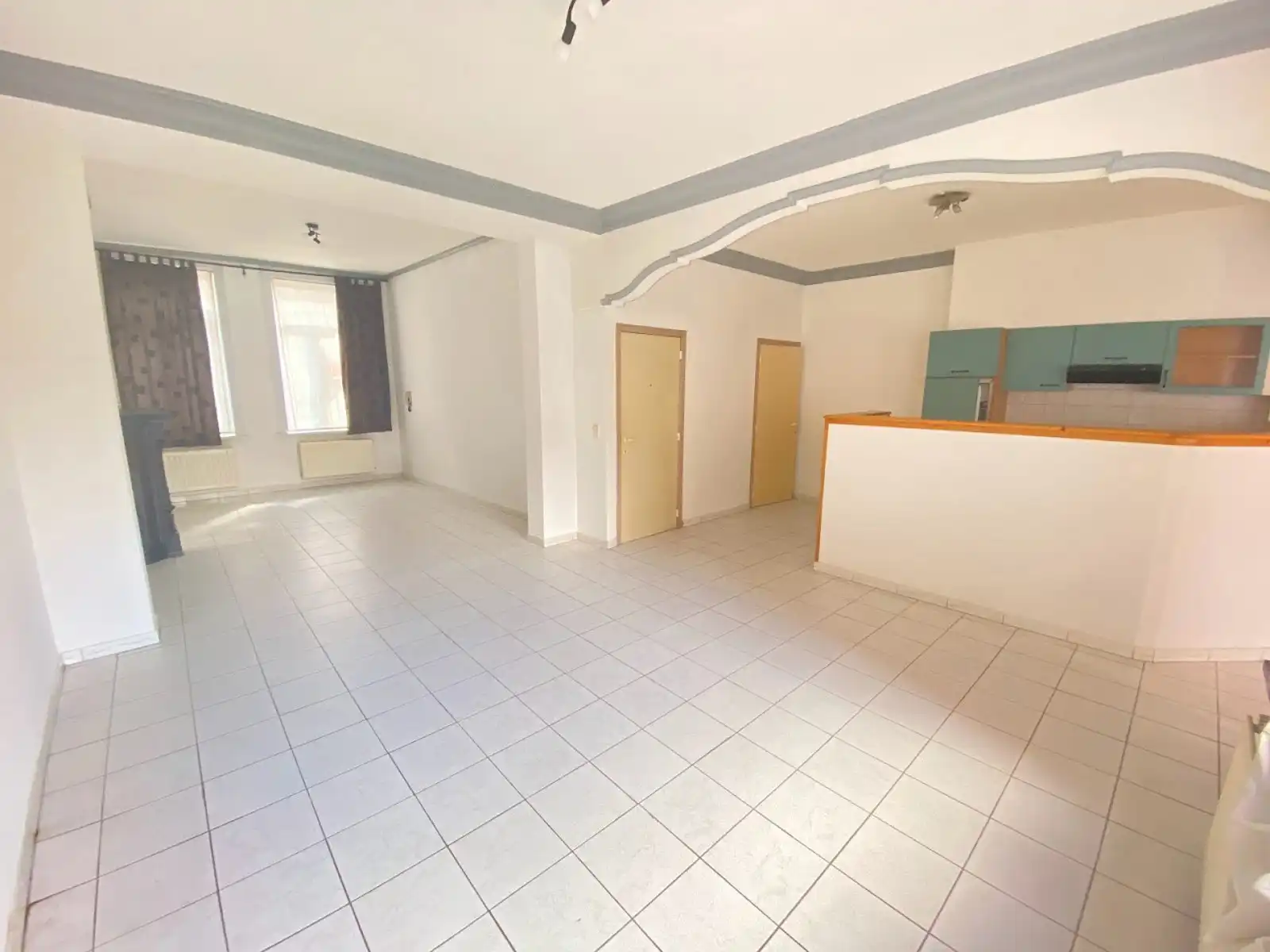 Huis met 3 entiteiten, garage en uitweg foto 2