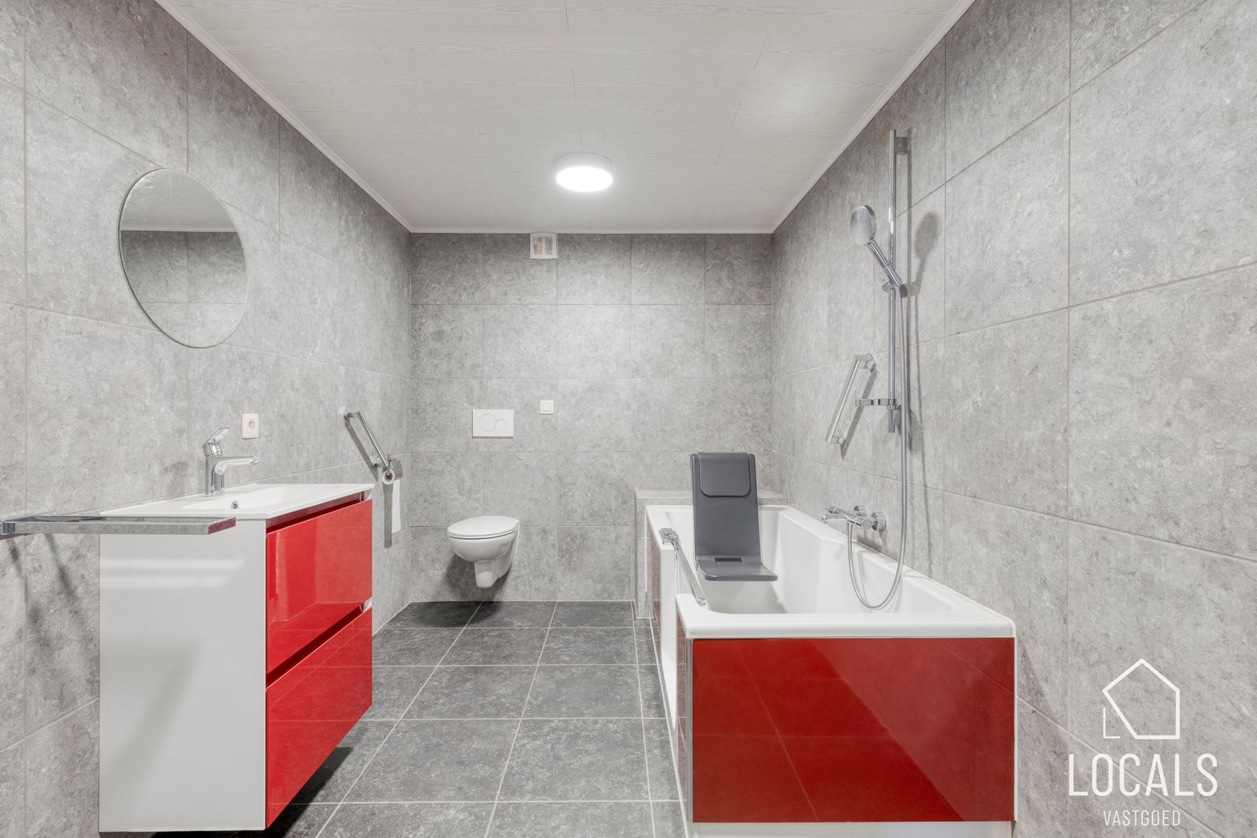 Rustig gelegen hoeve met bijgebouwen en veel potentieel foto 11