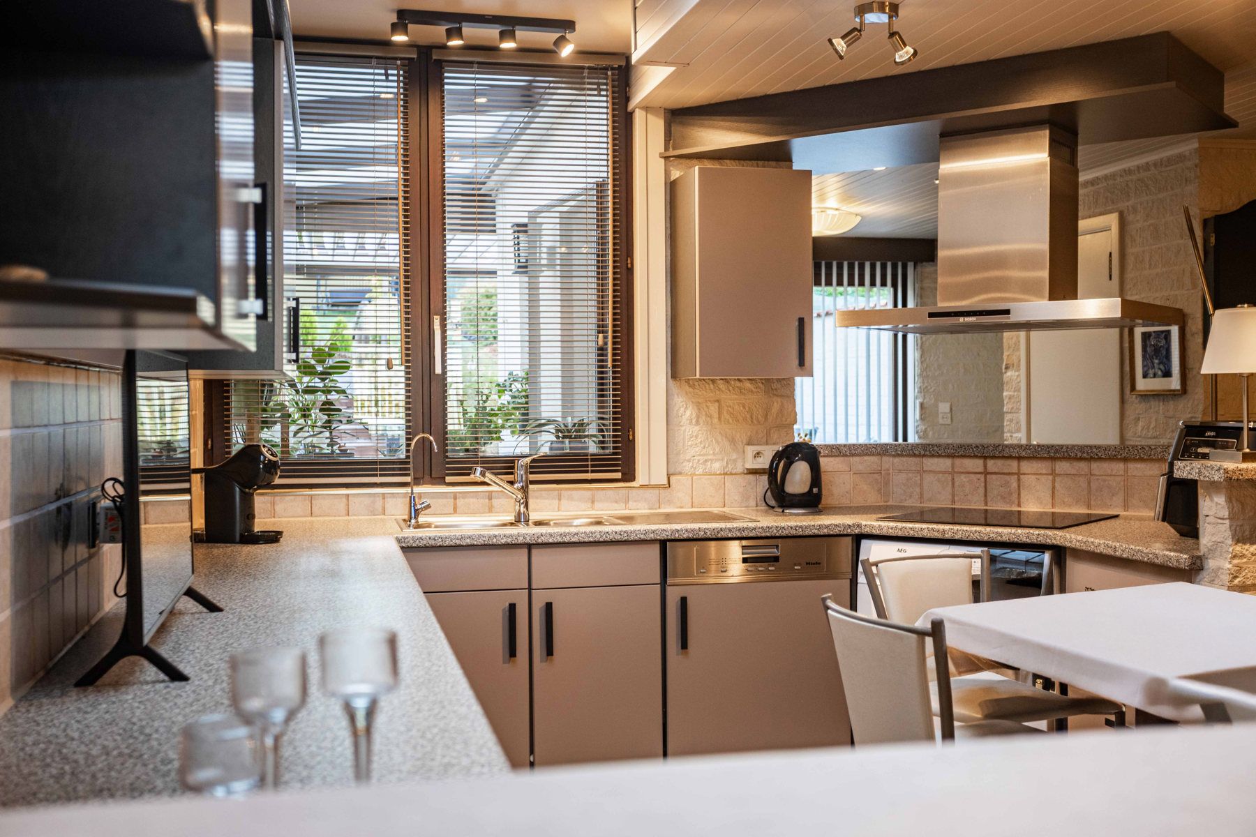 Charmante gezinswoning met 4SLPK en tuin foto 6