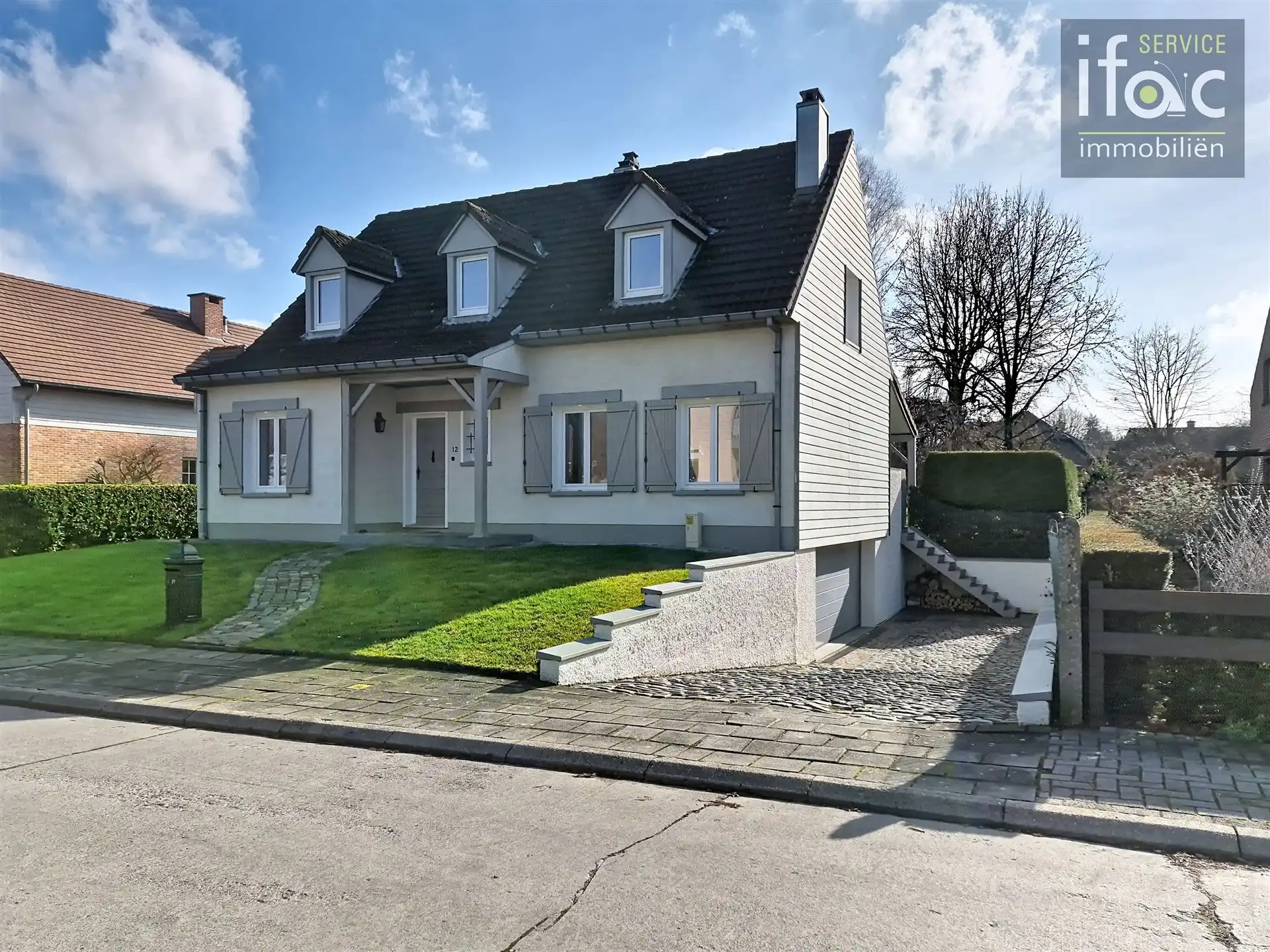 Centraal en rustig gelegen zuid gerichte villa op 11a16ca  foto 2