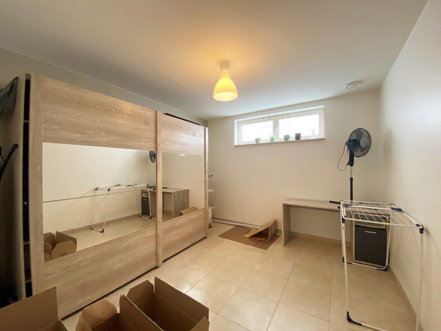 INSTAPKLAAR GELIJKVLOERS APPARTEMENT MET 2 SLAAPKAMERS EN STAANPLAATS!!!! foto 6