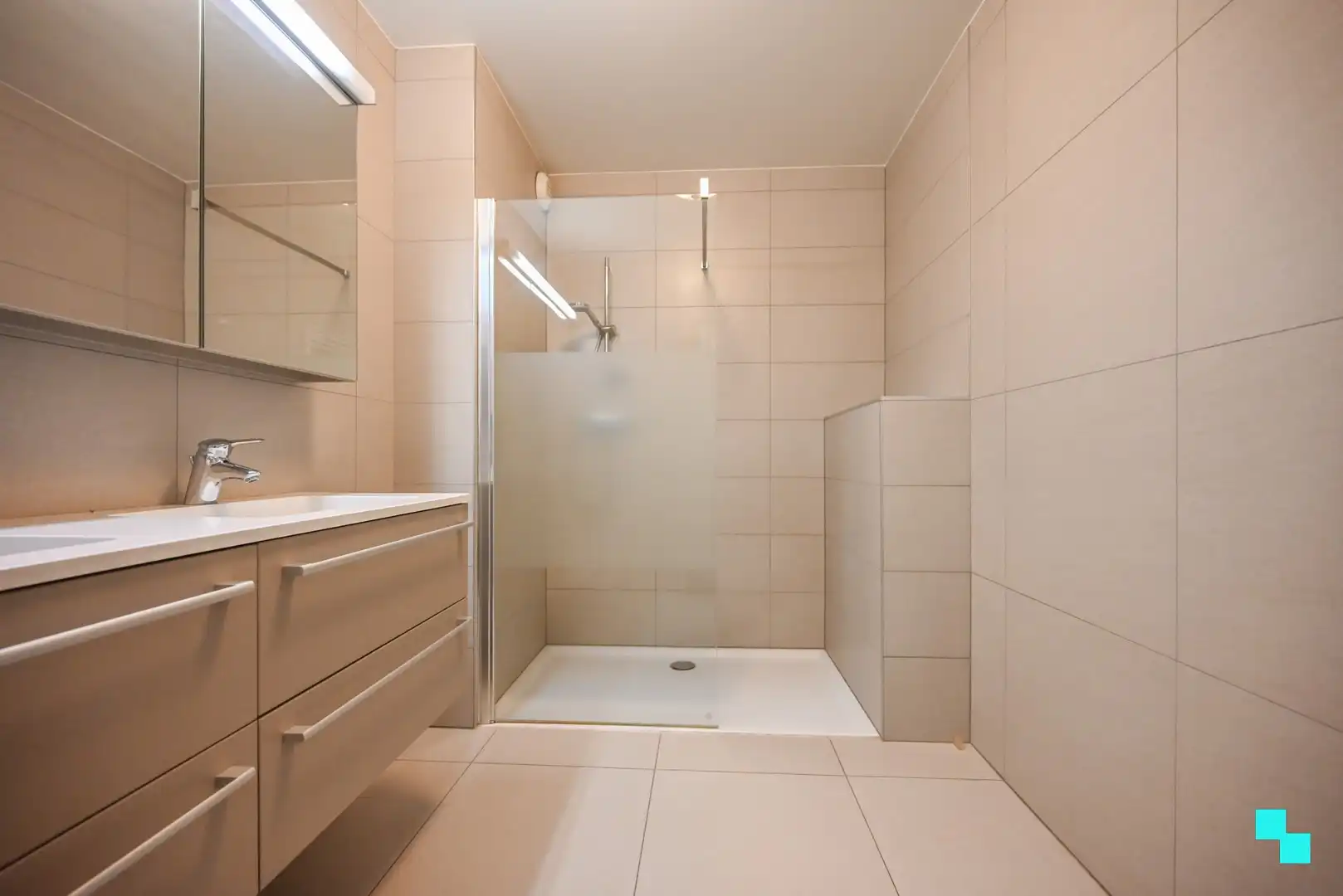 Riant 3-slaapkamerappartement met zicht op de vaart te Izegem foto 19