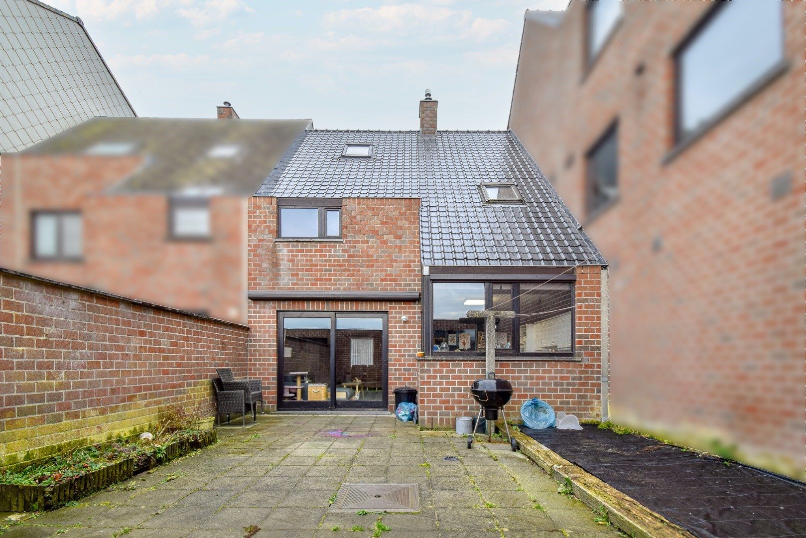 Gezinswoning met drie slaapkamers en garage in centrum Koekelare foto 3