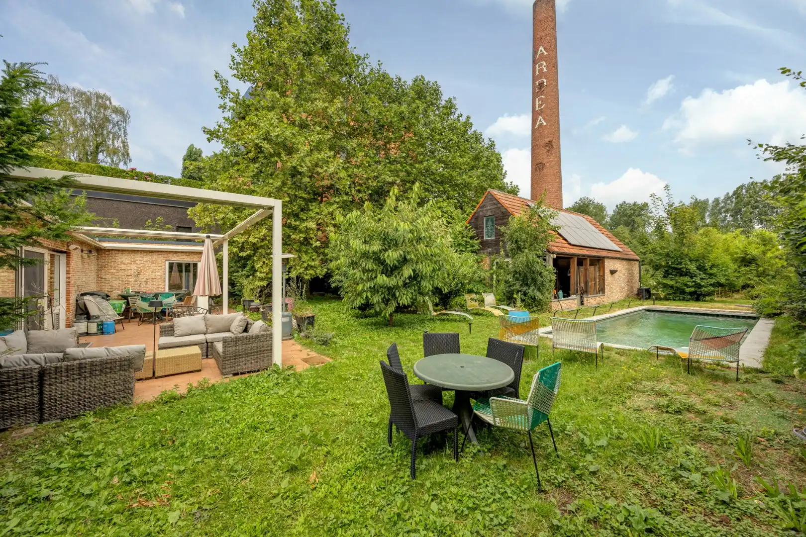 Zeer ruime woning (8 slpk + 8 badkamers) op een perceel van ca. 1.522 m² te Wijnegem/grens Schilde foto 7