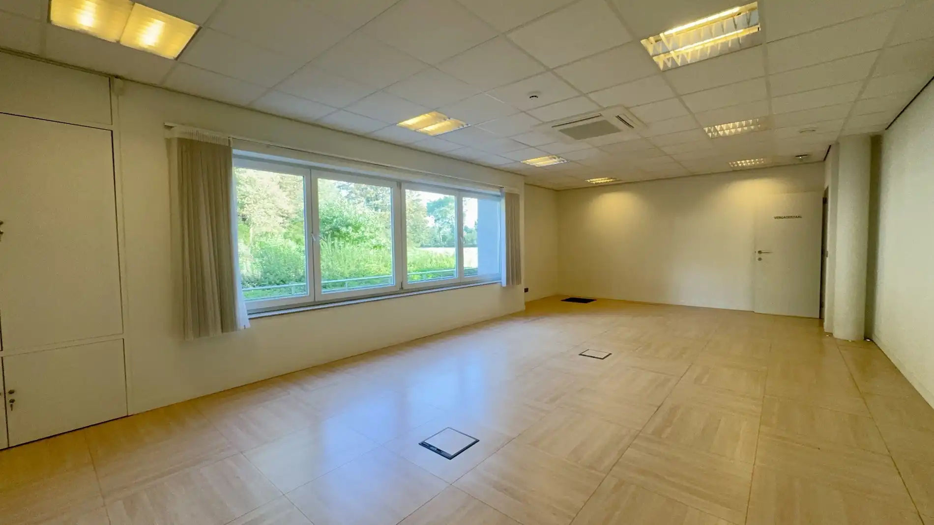 Gelijkvloers kantoor te huur op zichtlocatie langs N9 in Melle foto 7