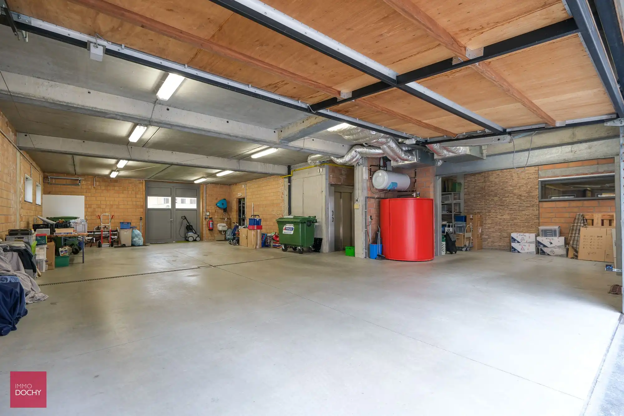 Heel ruime stadswoning met kantoren en tuin foto 23