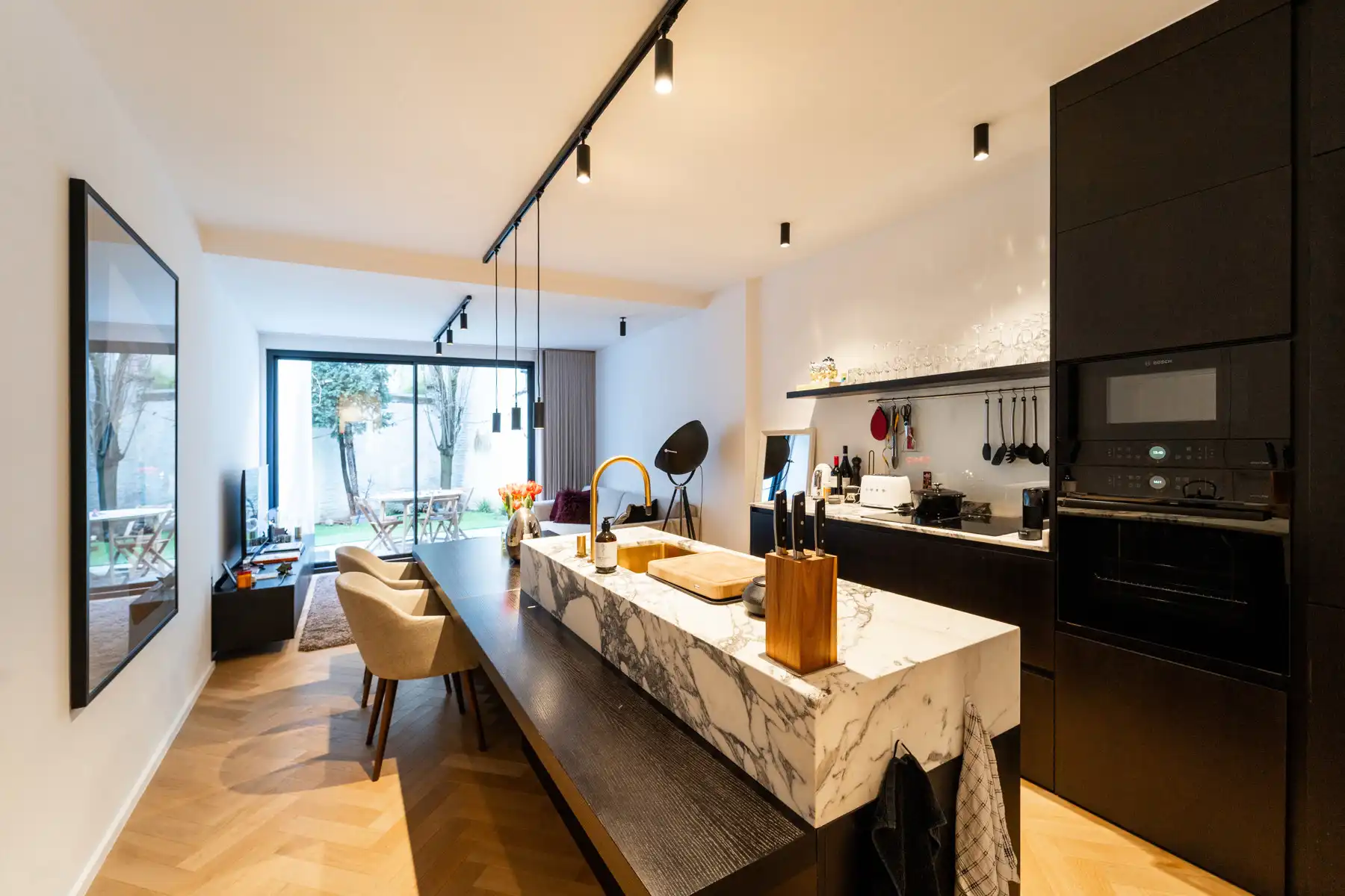 Trendy 2 slaapkamer appartement volledig bemeubeld op ‘tZuid foto {{pictureIndex}}