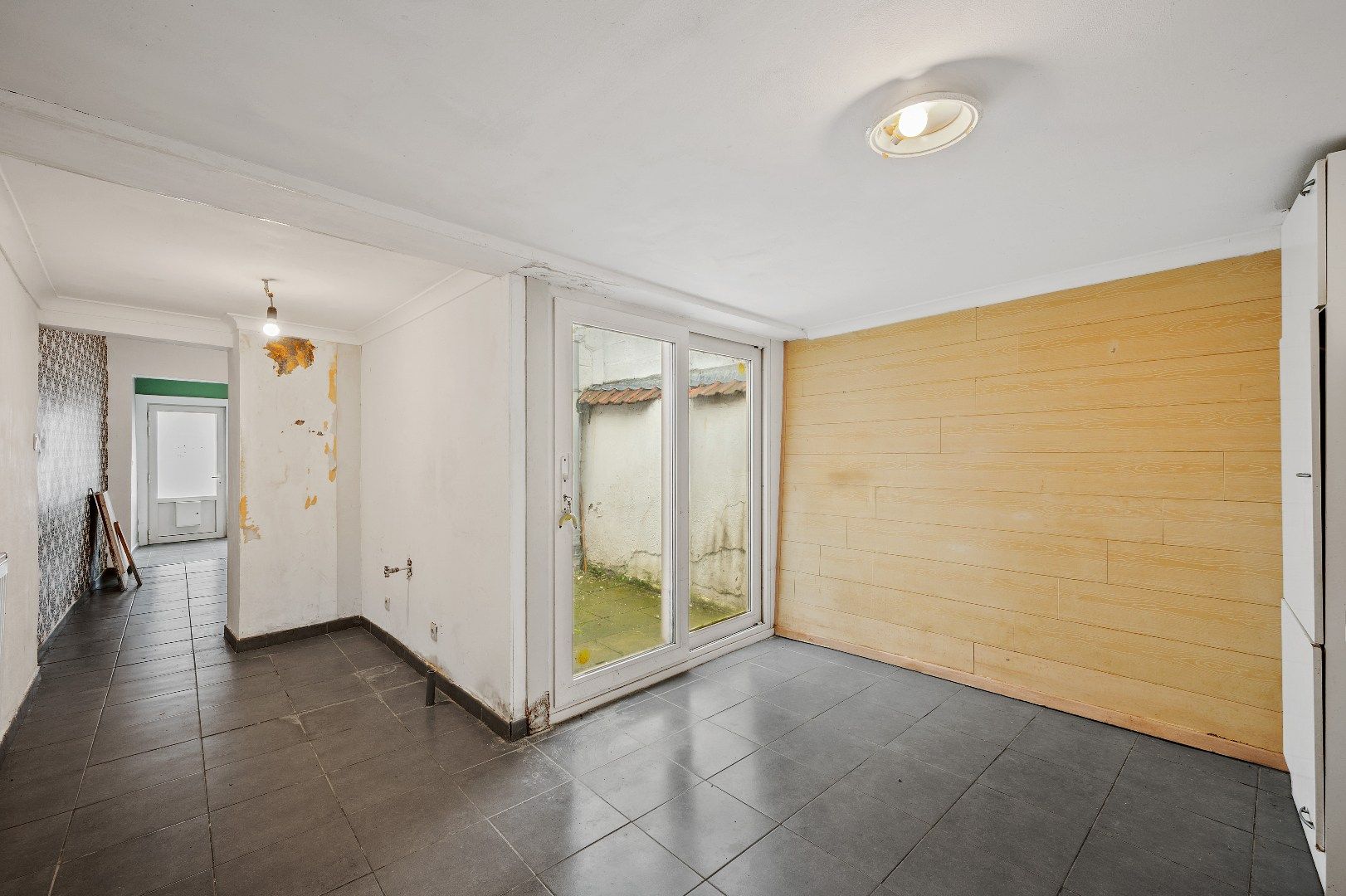 Centraal gelegen, te renoveren rijwoning nabij station foto 9