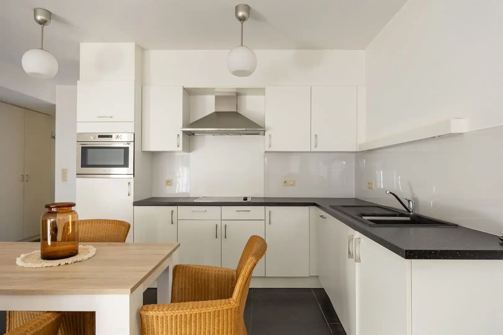 Centraal gelegen appartement! foto 6