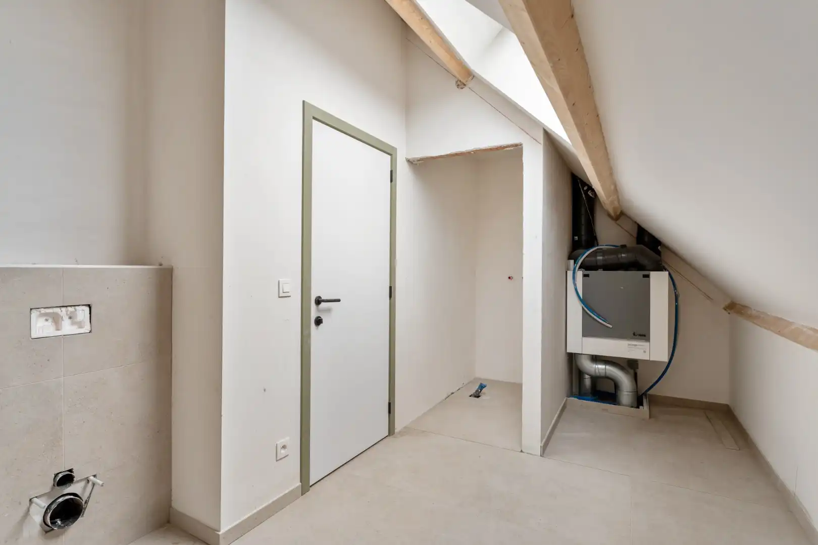 Exclusieve halfvrijstaande woning te koop na transformatie van bestaande hoeve naar 2 BEN-woningen!  foto 26