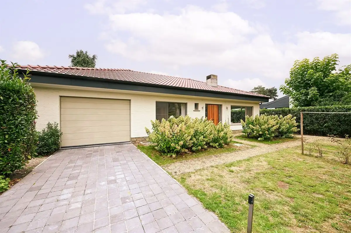 Lichte laagbouwvilla nabij Moretusbos foto {{pictureIndex}}