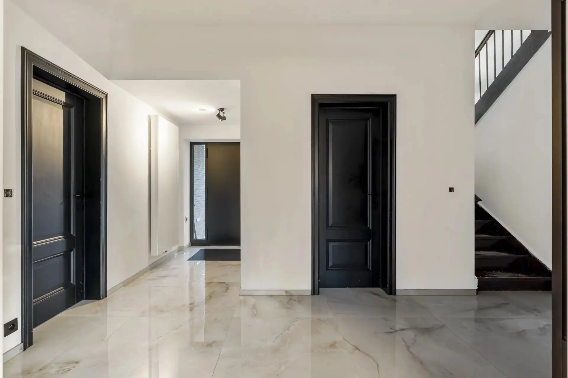 Karaktervolle ingenieurswoning op riant perceel foto 5