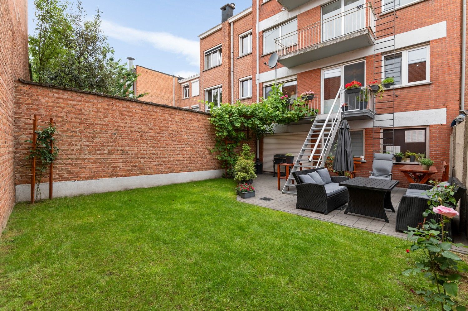 Instapklaar appartement met 3 slaapkamers, mooi terras, tuin en garagebox op toplocatie in Borgerhout! foto 2
