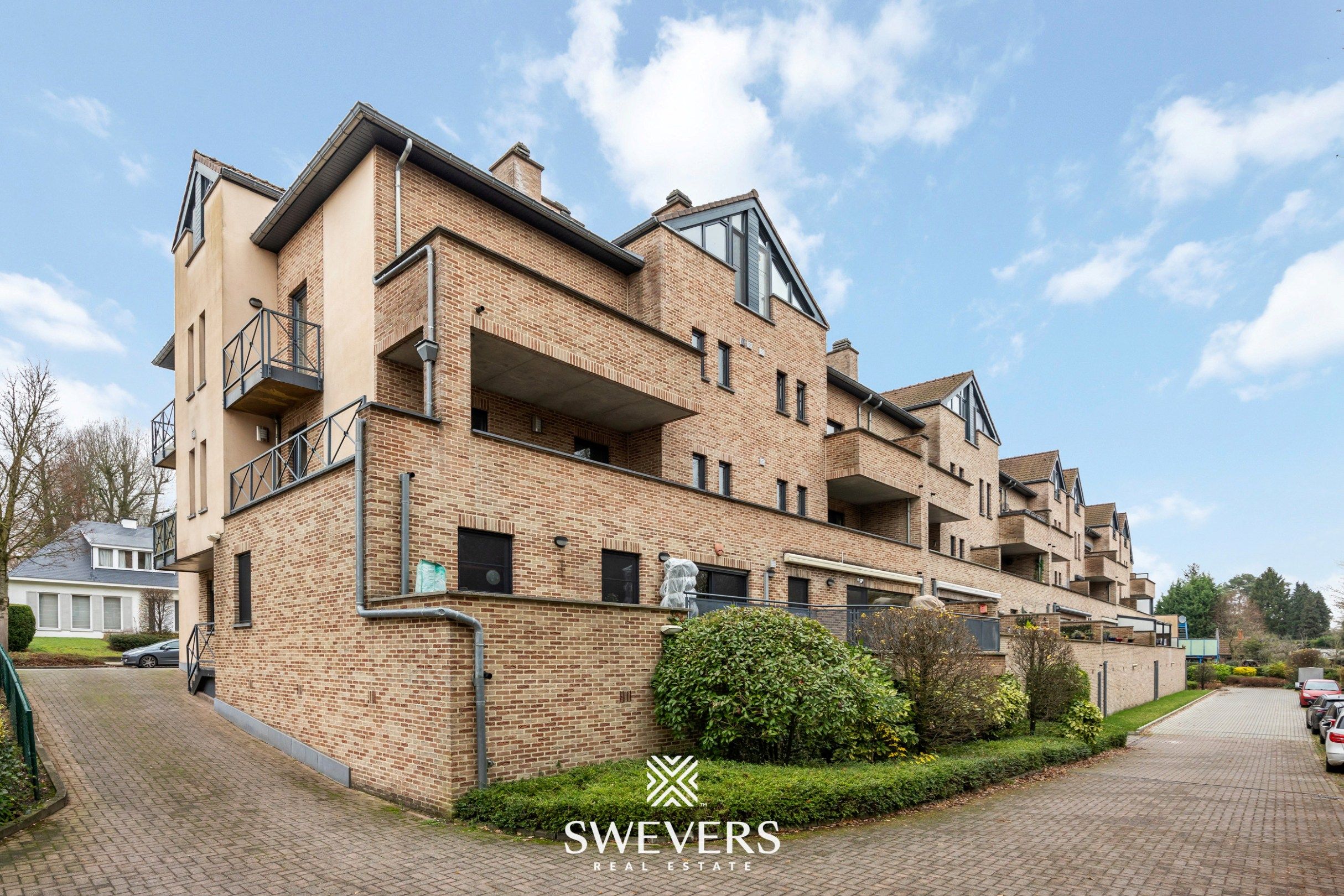Hoogwaardig duplexappartement met zonnig terras op de bruisende Vennestraat in Genk  foto 25
