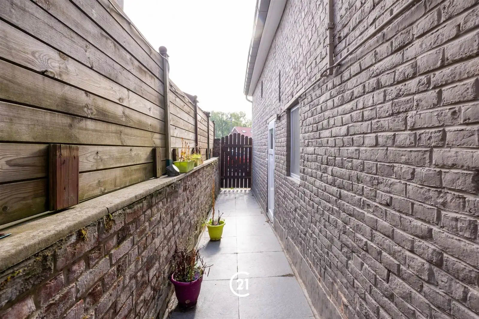 starterswoning met 2 slaapkamers, garage en aparte tuin foto 17