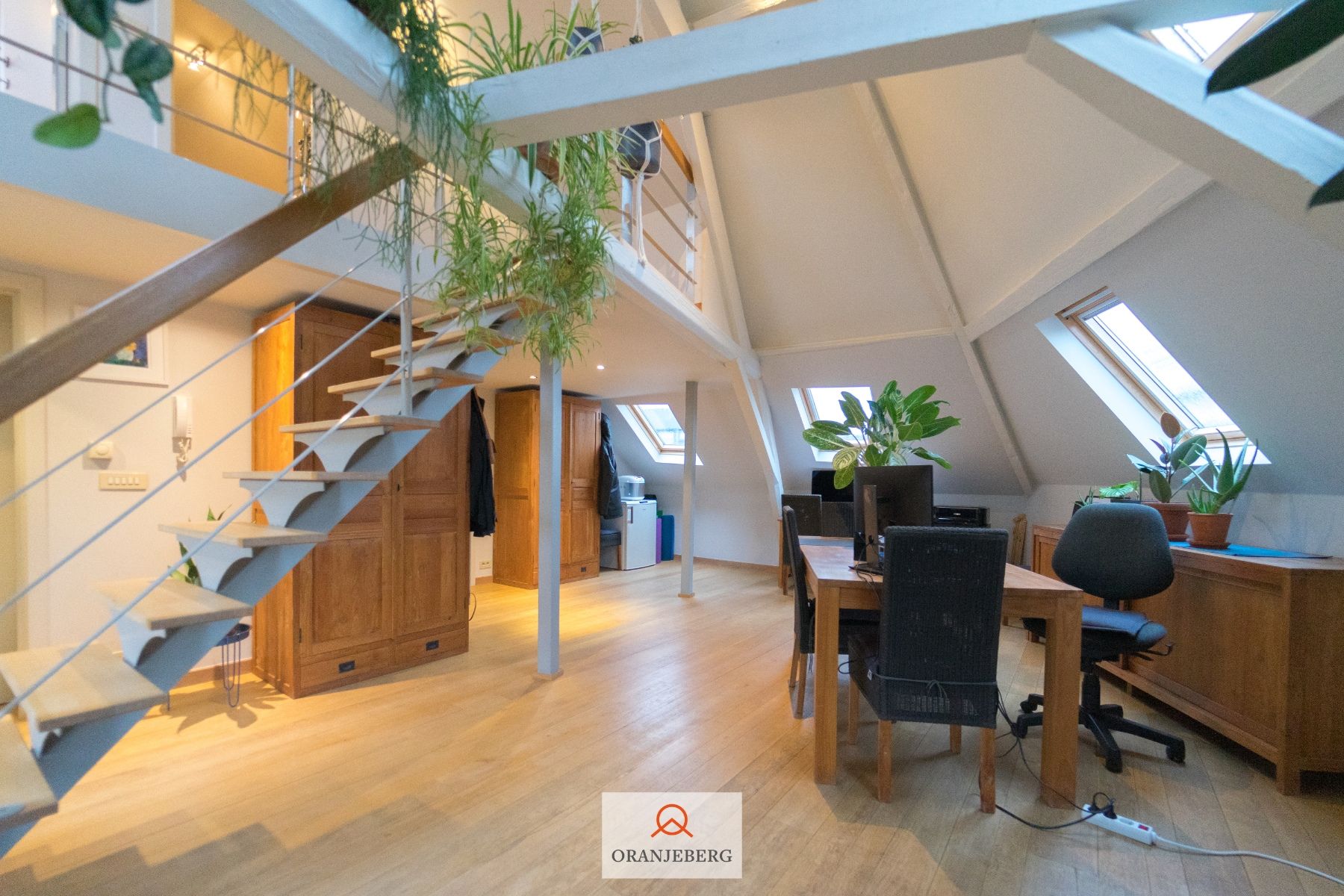 Prachtig BEMEUBELD dakappartement met terras vlakbij Zuid foto 15