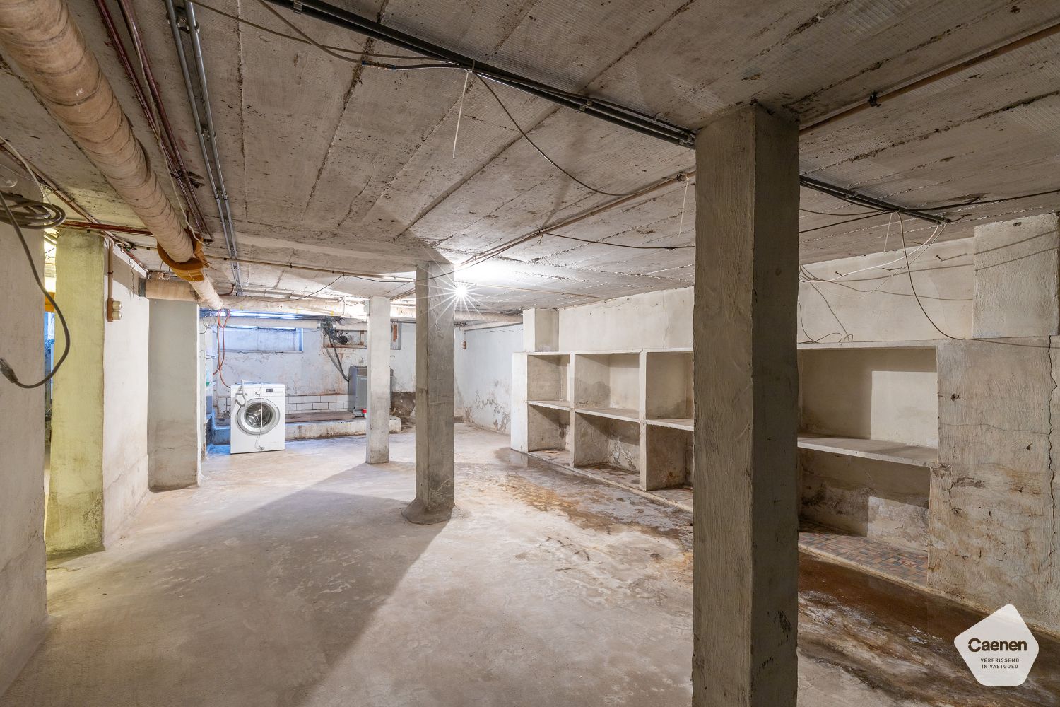 ZEER RUIME HALF-OPEN WONING met 4 slaapkamers en LOODS van 240m² foto 20