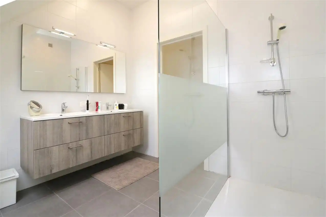 Zonnige penthouse met 2 slaapkamers, mooi terras, inclusief garage  foto 23