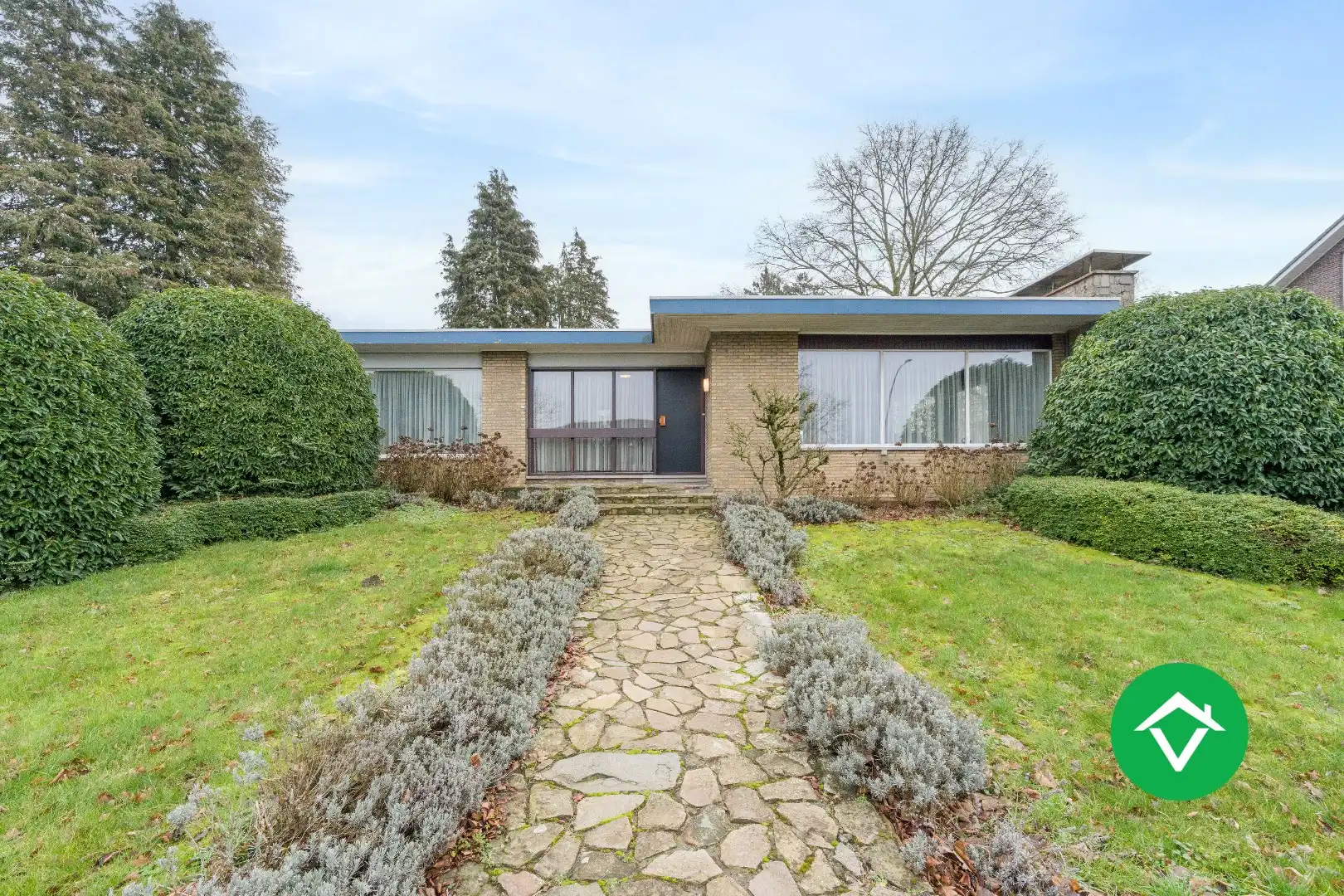 Authentieke gezinswoning op toplocatie in Torhout foto 2