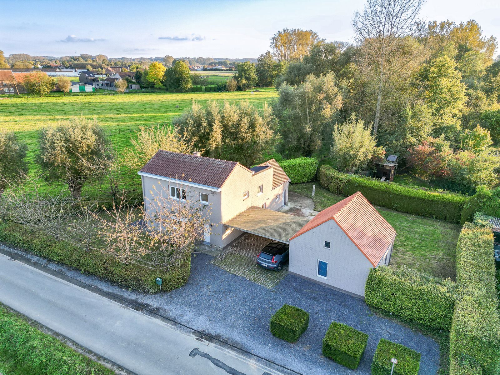 Mooie gerenoveerde woning met unieke ligging in een groene oase. foto 1