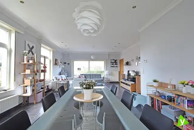 Ruime gezinswoning gelegen met tuin net buiten het centrum van Eeklo! foto 3