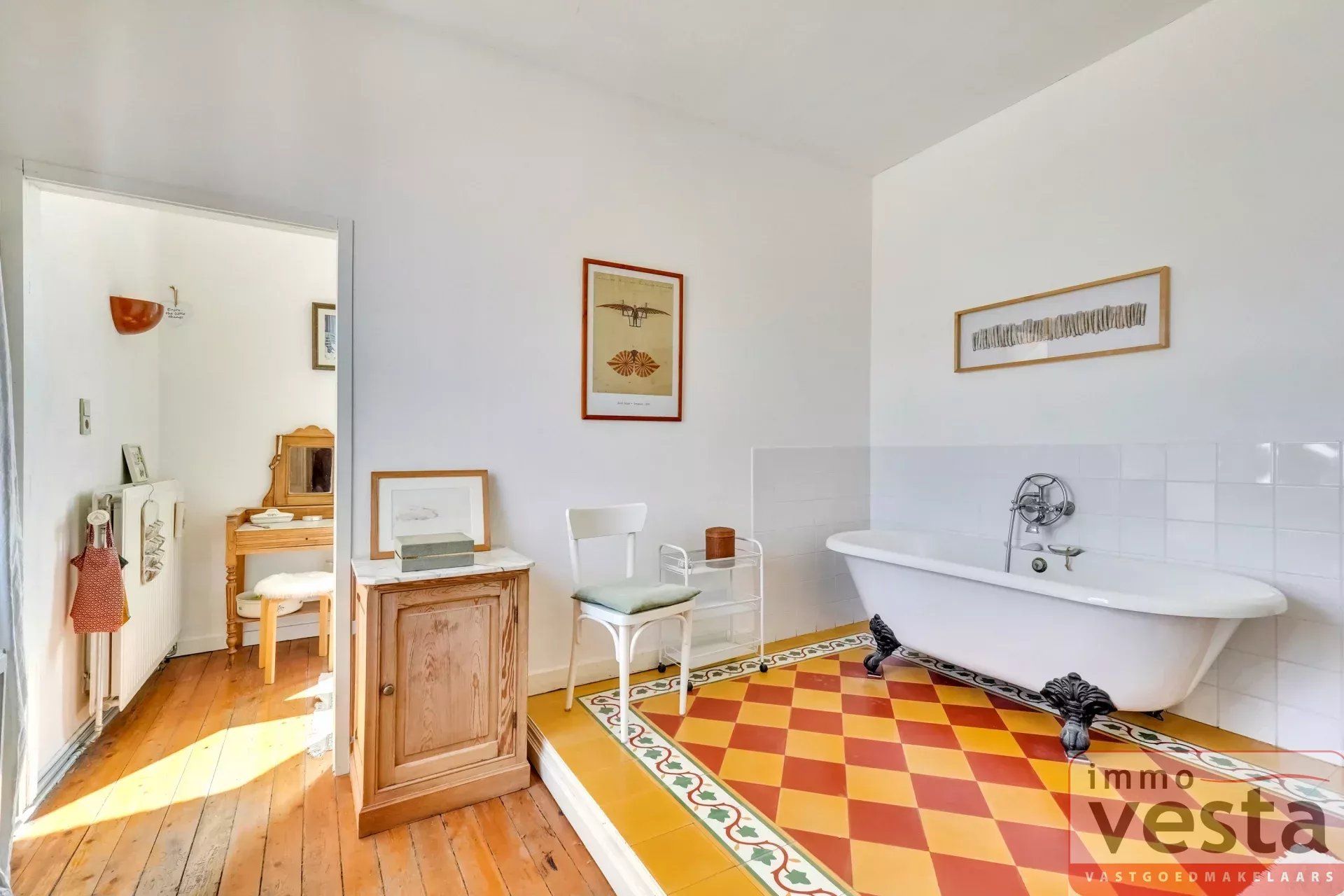 Karaktervolle woning met zwembad en ingerichte leefzolder foto 16