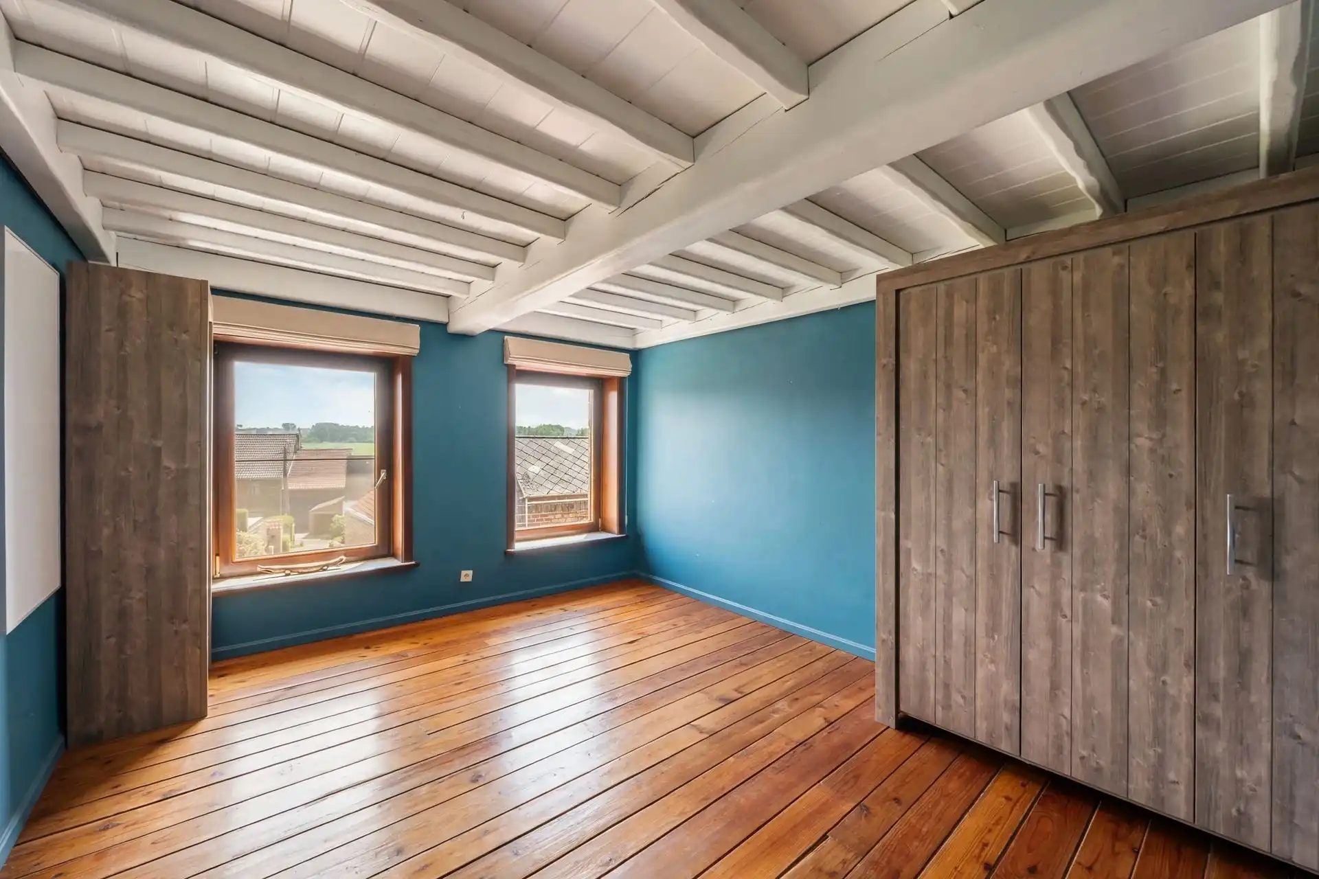 Ruime karakterwoning met 4 slk, grote tuin en charme. foto 34