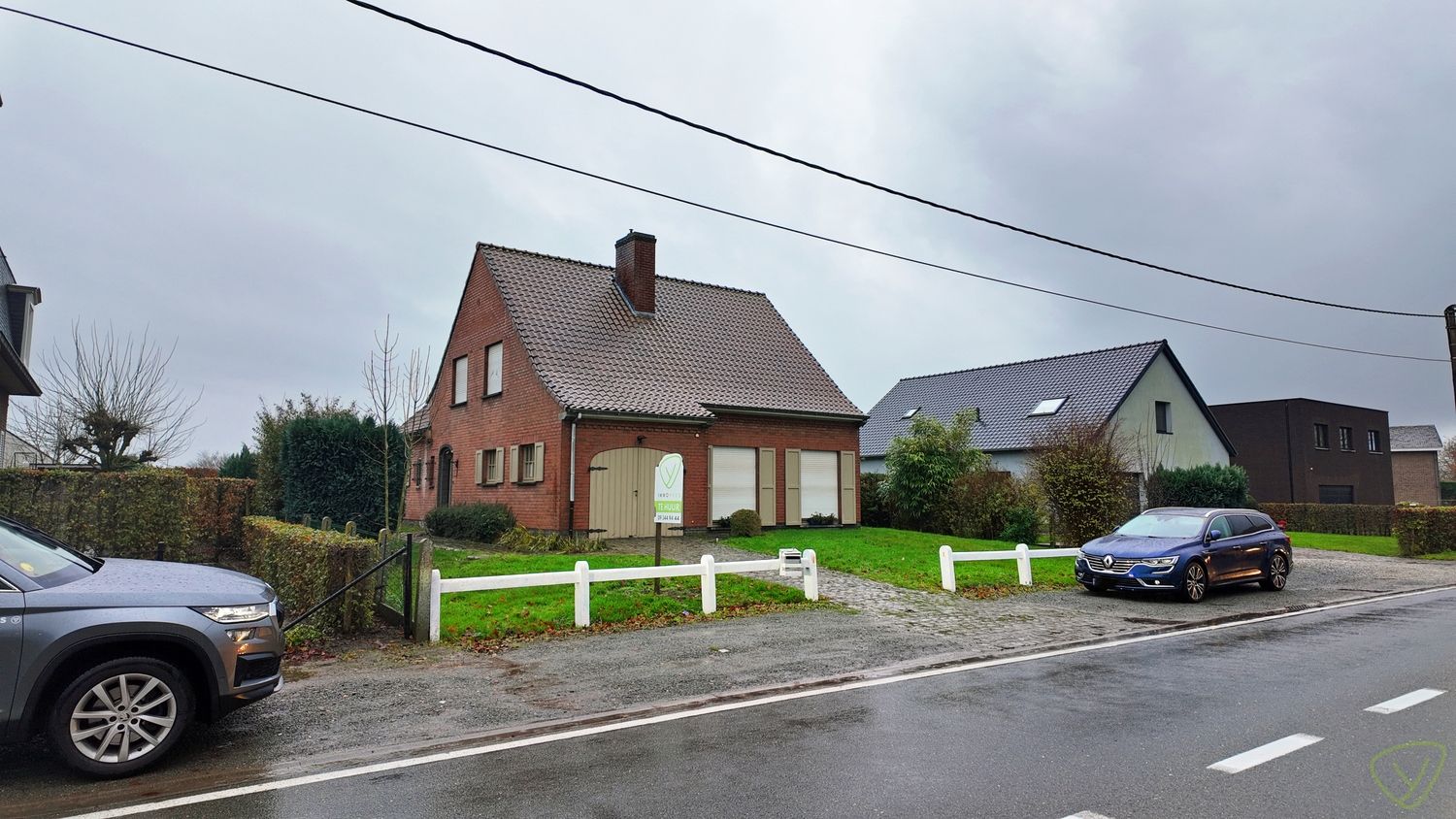 Ruime gezinswoning met grote tuin te huur in Zomergem! foto {{pictureIndex}}