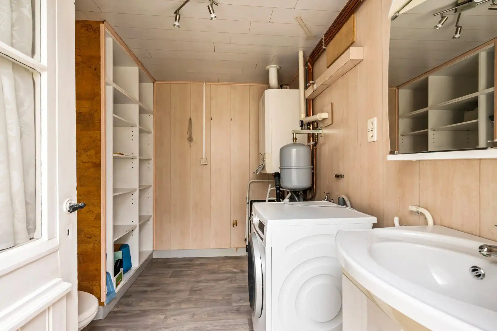 Verzorgde woning met 3, mogelijks 5 slaapkamers, garage en zonnige tuin in Geluwe foto 10