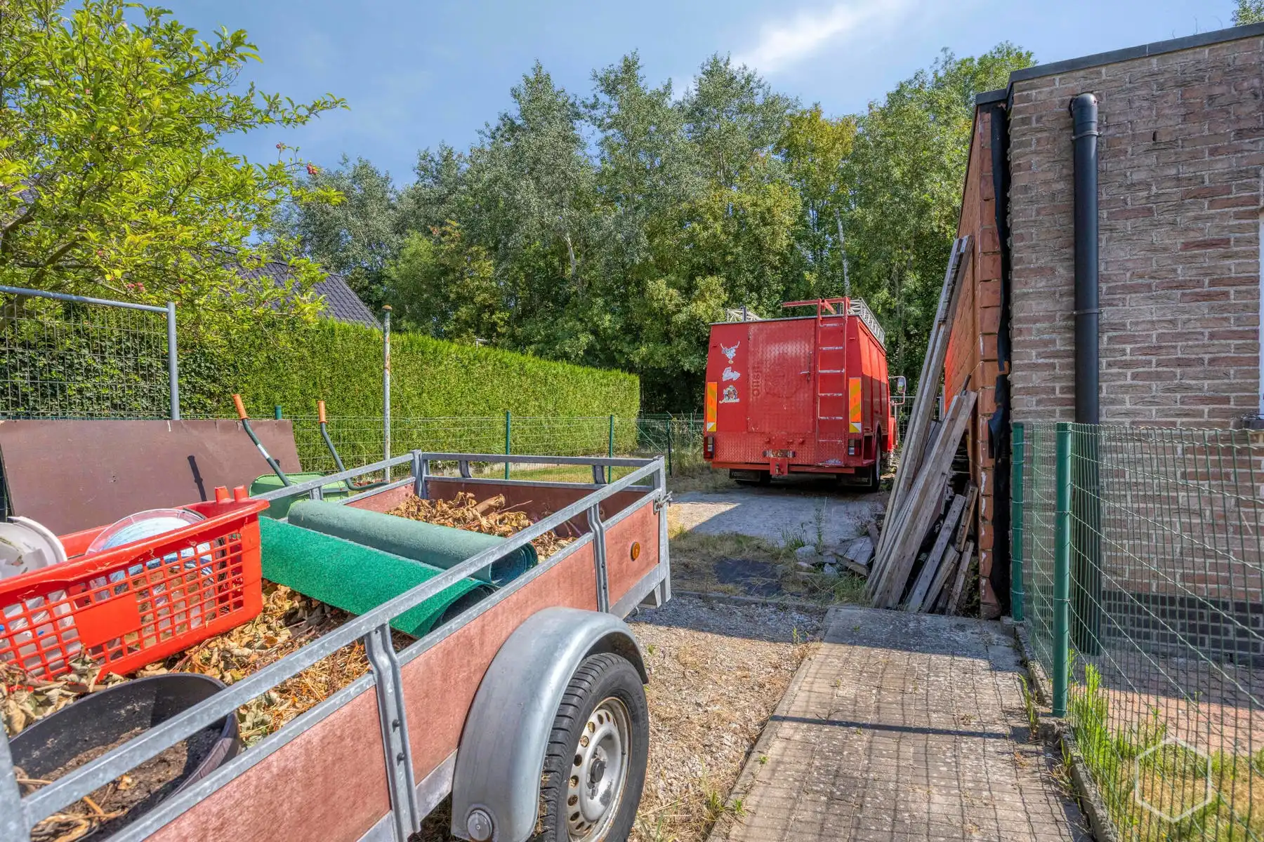 Gezellige stadswoning met 2 slaapkamers en parking achteraan foto 17