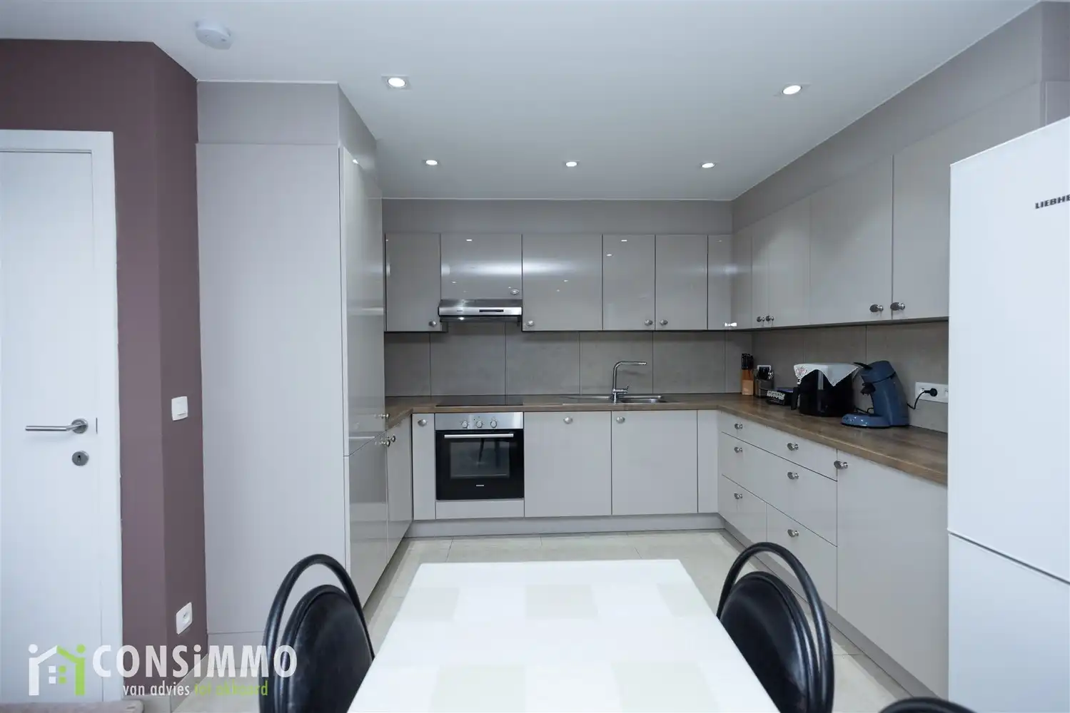 Instapklaar appartement met 3 slaapkamers en overdekt terras in Genk foto 11