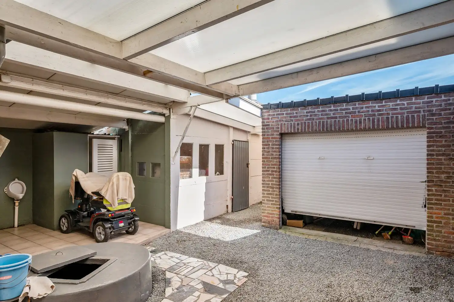 Te renoveren laagbouwwoning met garage, atelier en tuin op een perceel van 451 m². foto 27