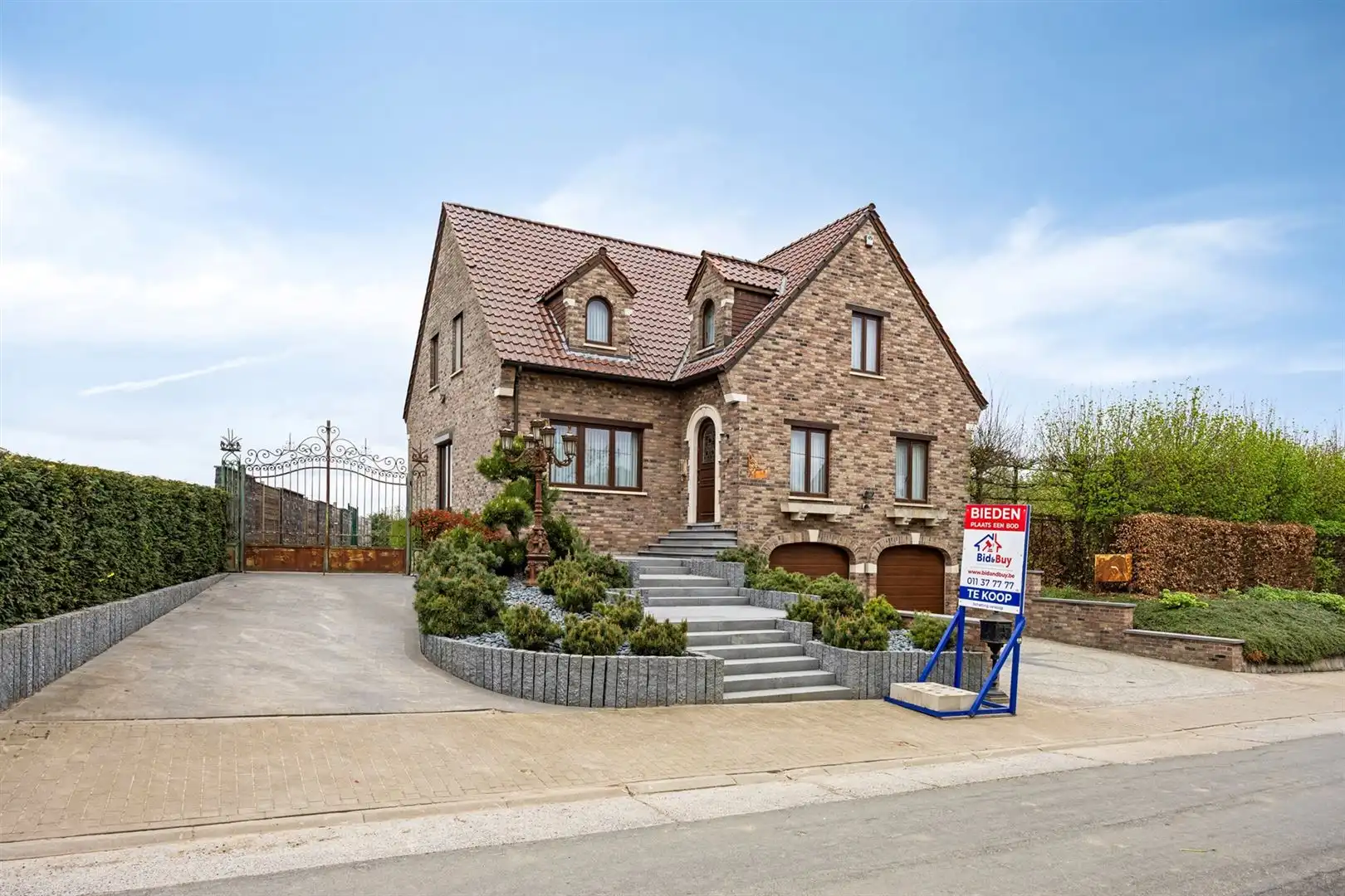 Exclusieve Villa met Luxe afwerking en idyllische tuin. foto 2