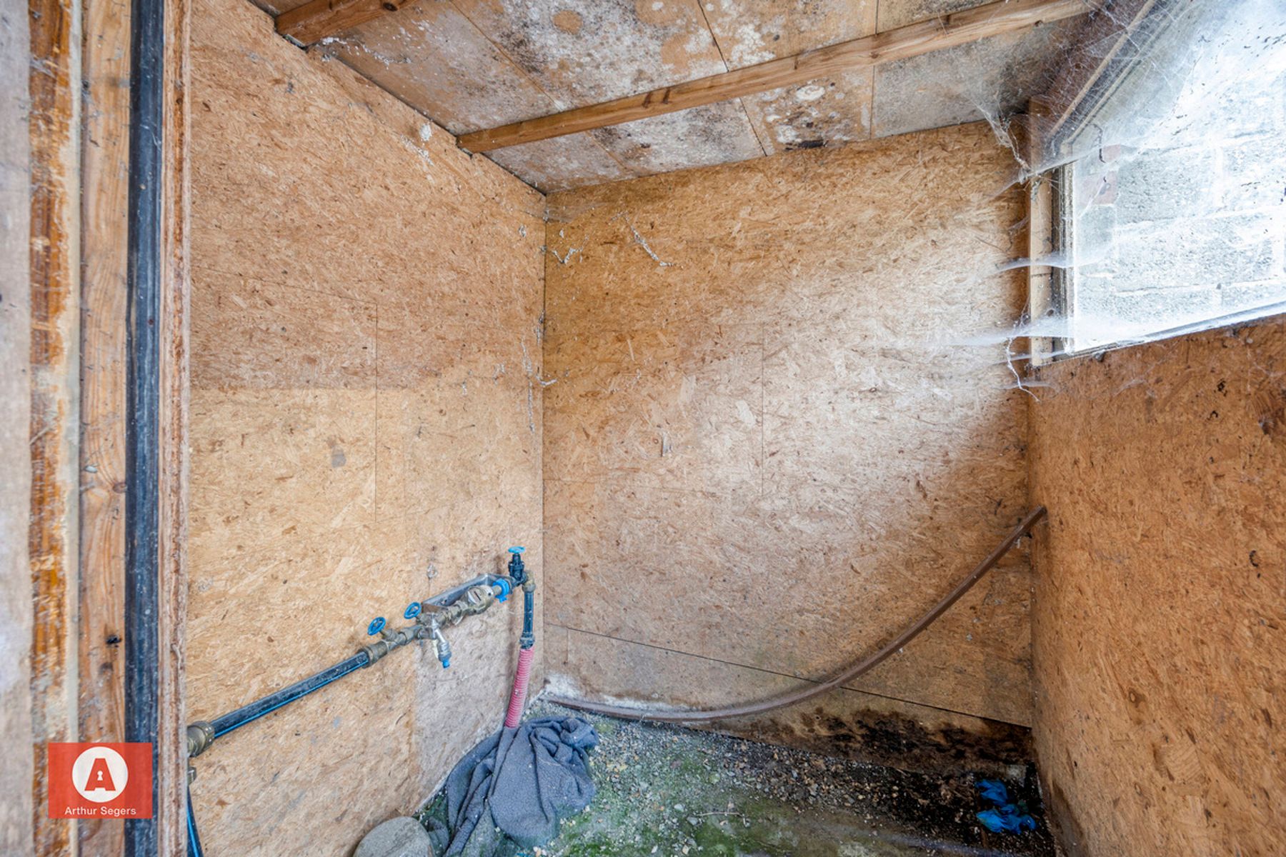 Te renoveren starters-woning of project  foto 22