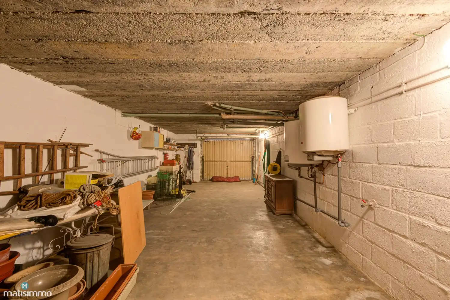 ZEER RUIME WONING MET 5 SLAAPKAMERS, HANDELSRUIMTE EN GROTE VRIJSTAANDE GARAGE OP GUNSTIGE LOCATIE IN LANAKEN foto 38