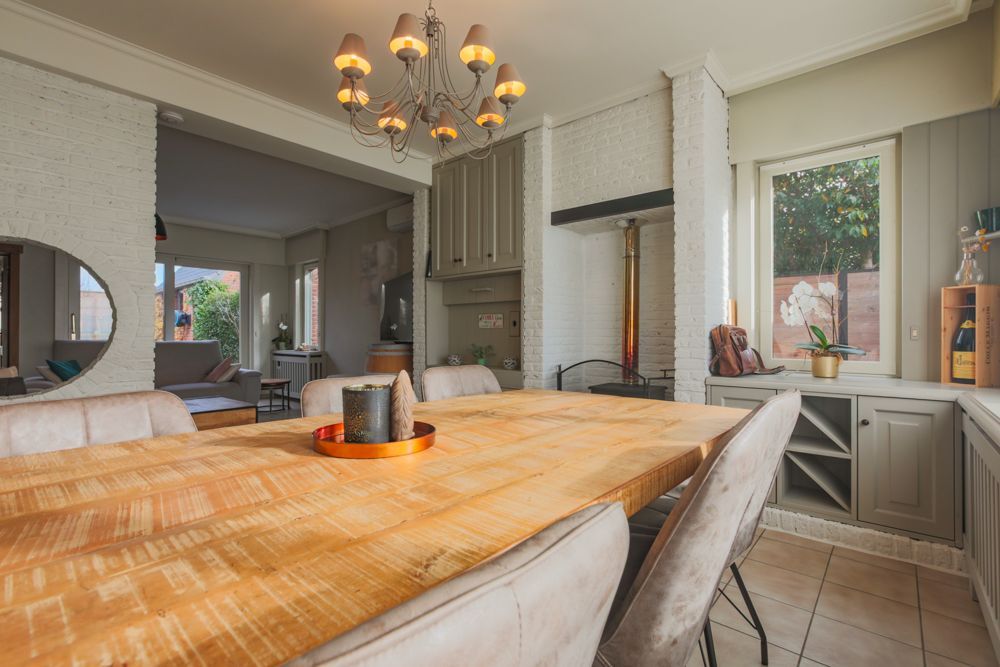 Halfopen woning met tuin, garage en pergola foto 6