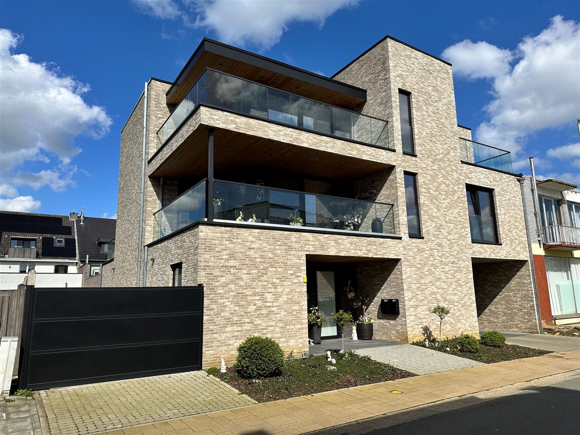 UNIEKE PENTHOUSE MET 2 SLAAPKAMERS, RUIME TERRASSEN EN GARAGE TE PAAL foto 12